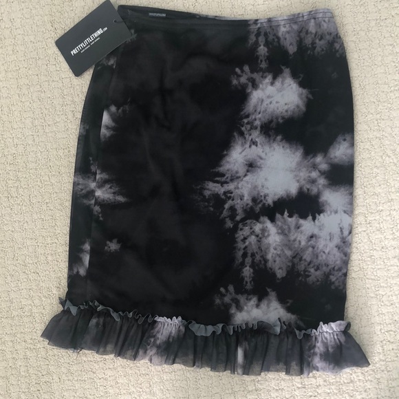 PRETTYLITTLETHING Black Mesh Tie Dye Mini Skirt - Picture 3 of 7